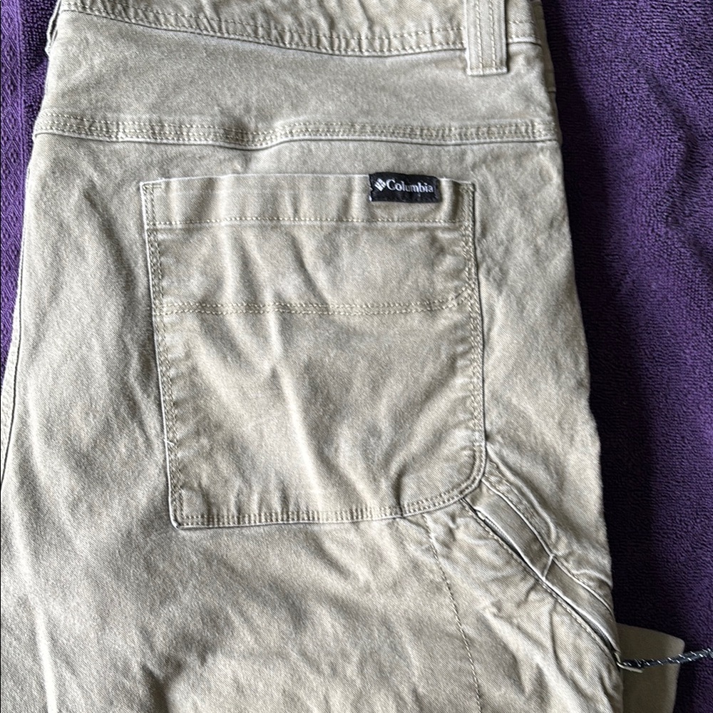 Columbia Men's Cargo Pants in Light Tan